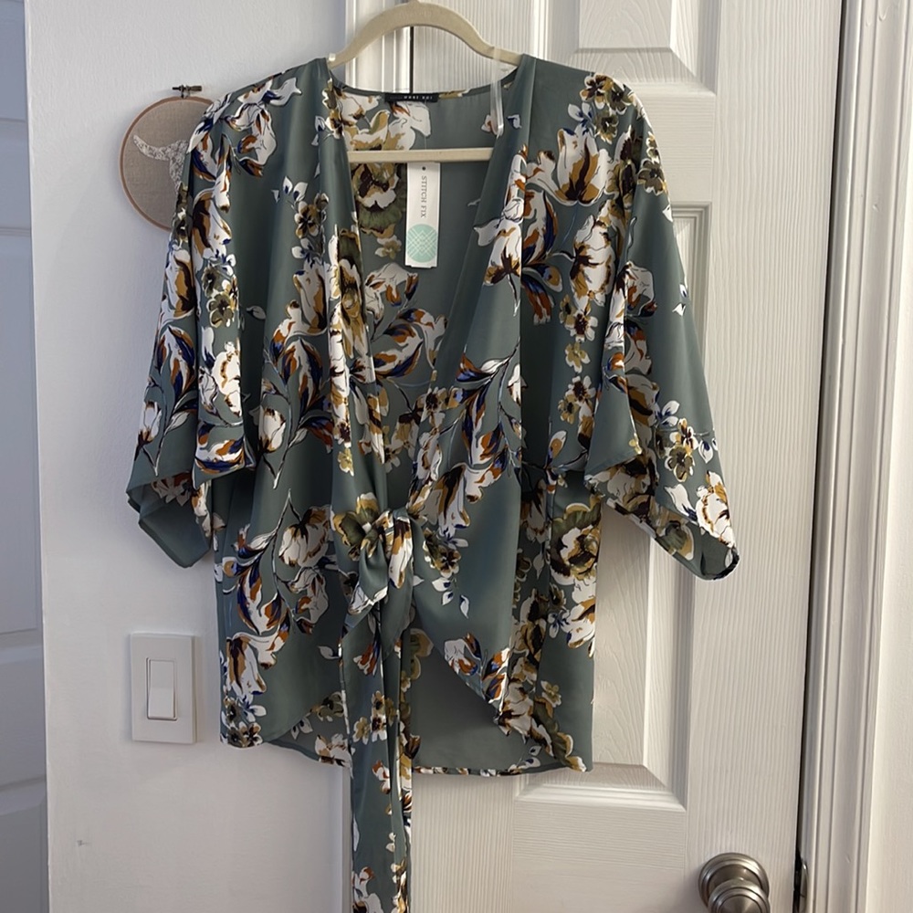 West Kei Costello Tie Front Kimono - Picture 1 of 7